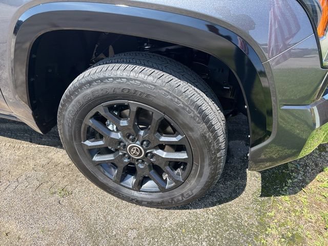 Used 2024 Toyota Tundra Platinum AWD/4WD image 6