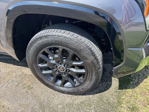 Used 2024 Toyota Tundra Platinum AWD/4WD image 6