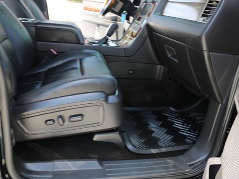 Used 2014 Lincoln Navigator 2WD image 25