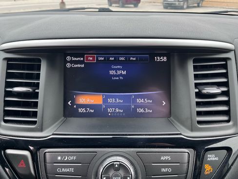 Used 2019 Nissan Pathfinder S image 31