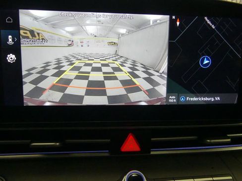 Used 2025 Hyundai Elantra SEL FWD image 10