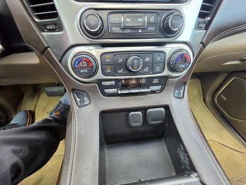 Used 2016 Chevrolet Suburban LT RWD image 27
