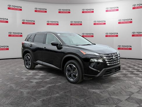 Used 2024 Nissan Rogue SV image 1