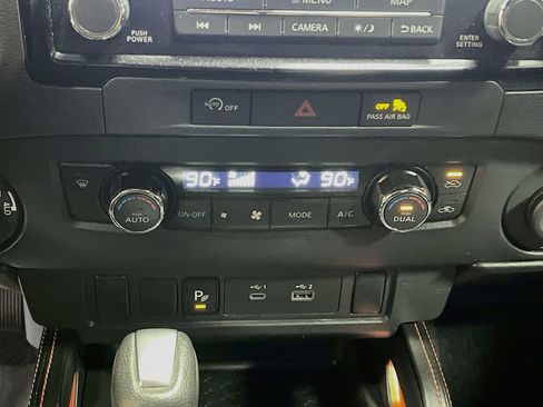Used 2024 Nissan Frontier PRO-4X w/ Technology Package AWD/4WD image 16