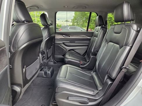 Used 2023 Jeep Grand Cherokee L Limited AWD/4WD image 12