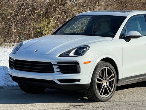 Certified 2022 Porsche Cayenne Platinum Edition image 10