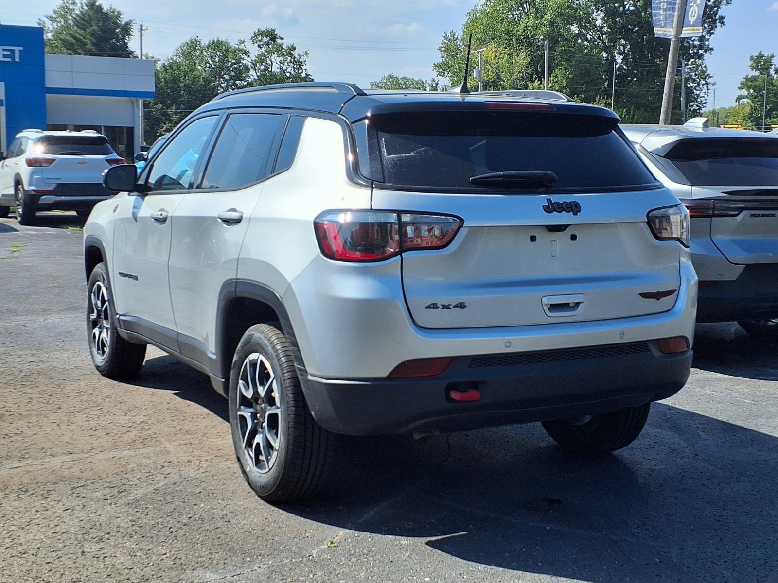 Used 2025 Jeep Compass Trailhawk AWD/4WD image 4
