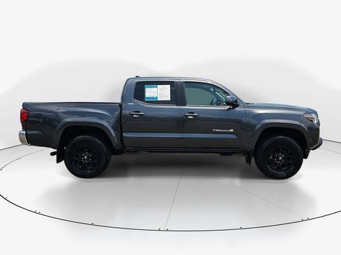 Used 2022 Toyota Tacoma SR5 AWD/4WD image 5