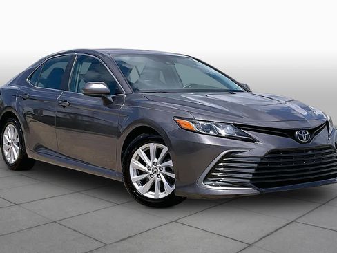 Used 2023 Toyota Camry LE FWD image 3