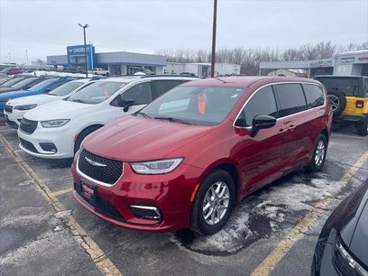 Certified 2025 Chrysler Pacifica Select