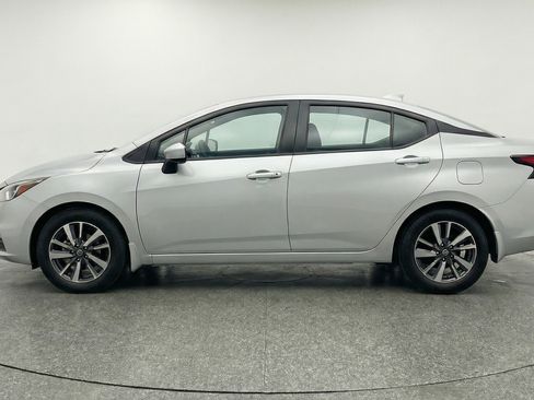 Used 2025 Nissan Versa SV image 5