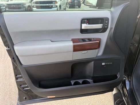 Used 2013 Toyota Sequoia Platinum image 10