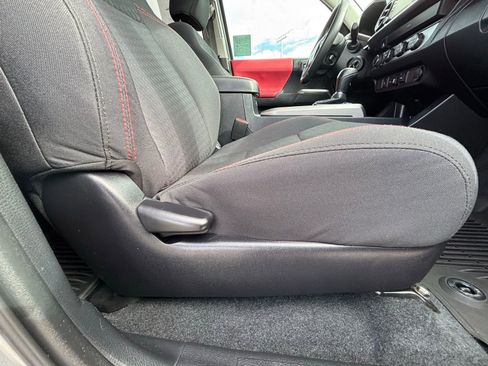 Used 2020 Toyota Tacoma SR5 AWD/4WD image 24