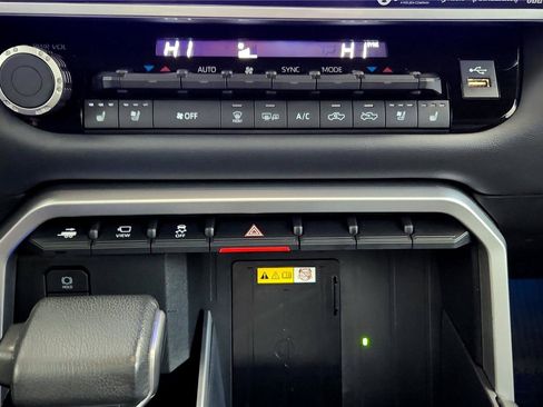 Used 2023 Toyota Tundra Platinum image 33