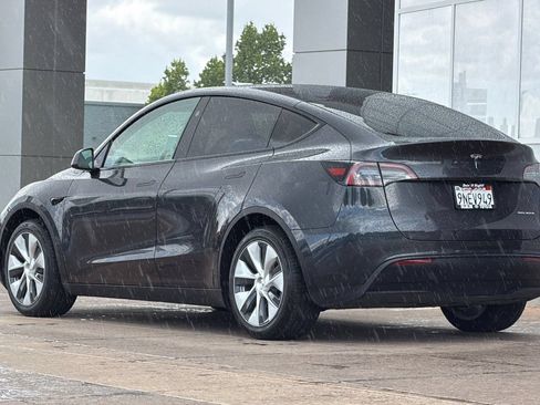 Used 2024 Tesla Model Y Long Range AWD/4WD image 6