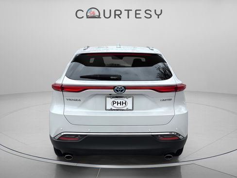 Used 2023 Toyota Venza Limited image 7