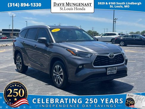 Used 2023 Toyota Highlander XLE AWD/4WD image 1