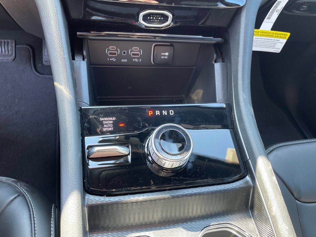 New 2026 Jeep Grand Cherokee Limited w/ MOPAR Finishing Package AWD/4WD image 18