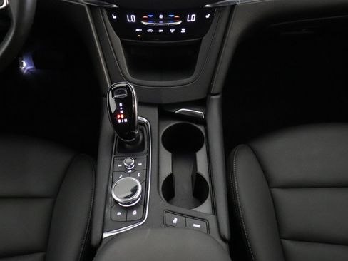 Used 2022 Cadillac XT5 Luxury AWD/4WD image 28