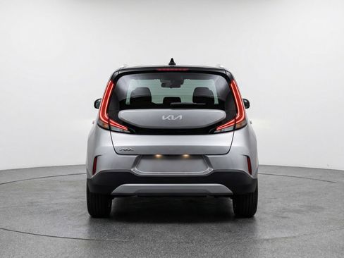 Used 2025 Kia Soul LX w/ LX Technology Package FWD image 7