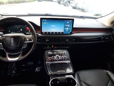 Used 2023 Lincoln Nautilus Reserve image 13