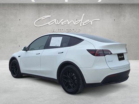 Used 2022 Tesla Model Y Long Range image 14