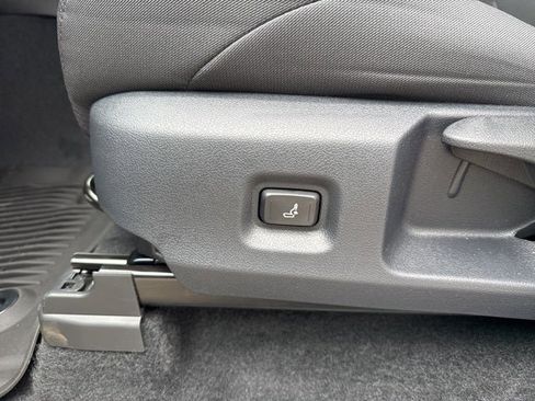 Used 2024 Toyota Tacoma SR image 18