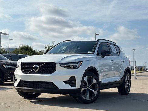 New 2026 Volvo XC40 B5 Plus w/ Protection Package Premier image 2