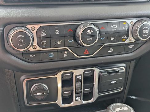 Certified 2025 Jeep Wrangler Unlimited Sahara AWD/4WD image 20