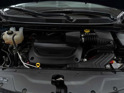 Used 2022 Chrysler Pacifica Limited w/ Uconnect Theater Family Group image 42