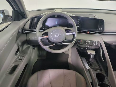 Used 2025 Hyundai Elantra SE FWD image 17
