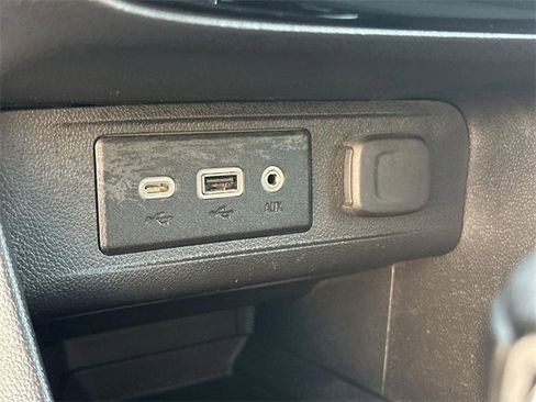 Used 2023 Buick Encore GX Select image 35