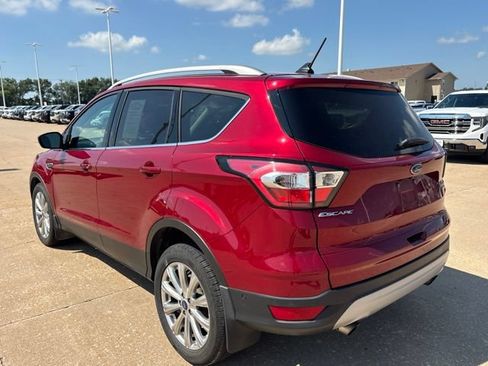 Used 2018 Ford Escape Titanium w/ Ford Safe & Smart Package FWD image 5