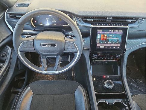 Used 2023 Jeep Grand Cherokee Altitude image 19