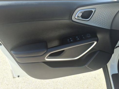 Used 2023 Kia Soul LX w/ Option Group 015 image 16