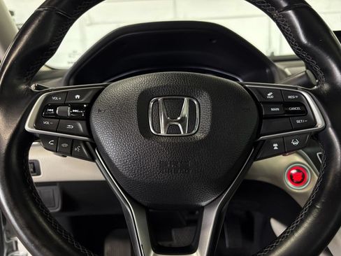 Used 2018 Honda Accord Touring image 15
