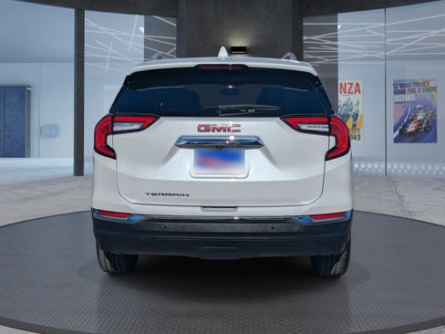 Used 2022 GMC Terrain SLT image 5