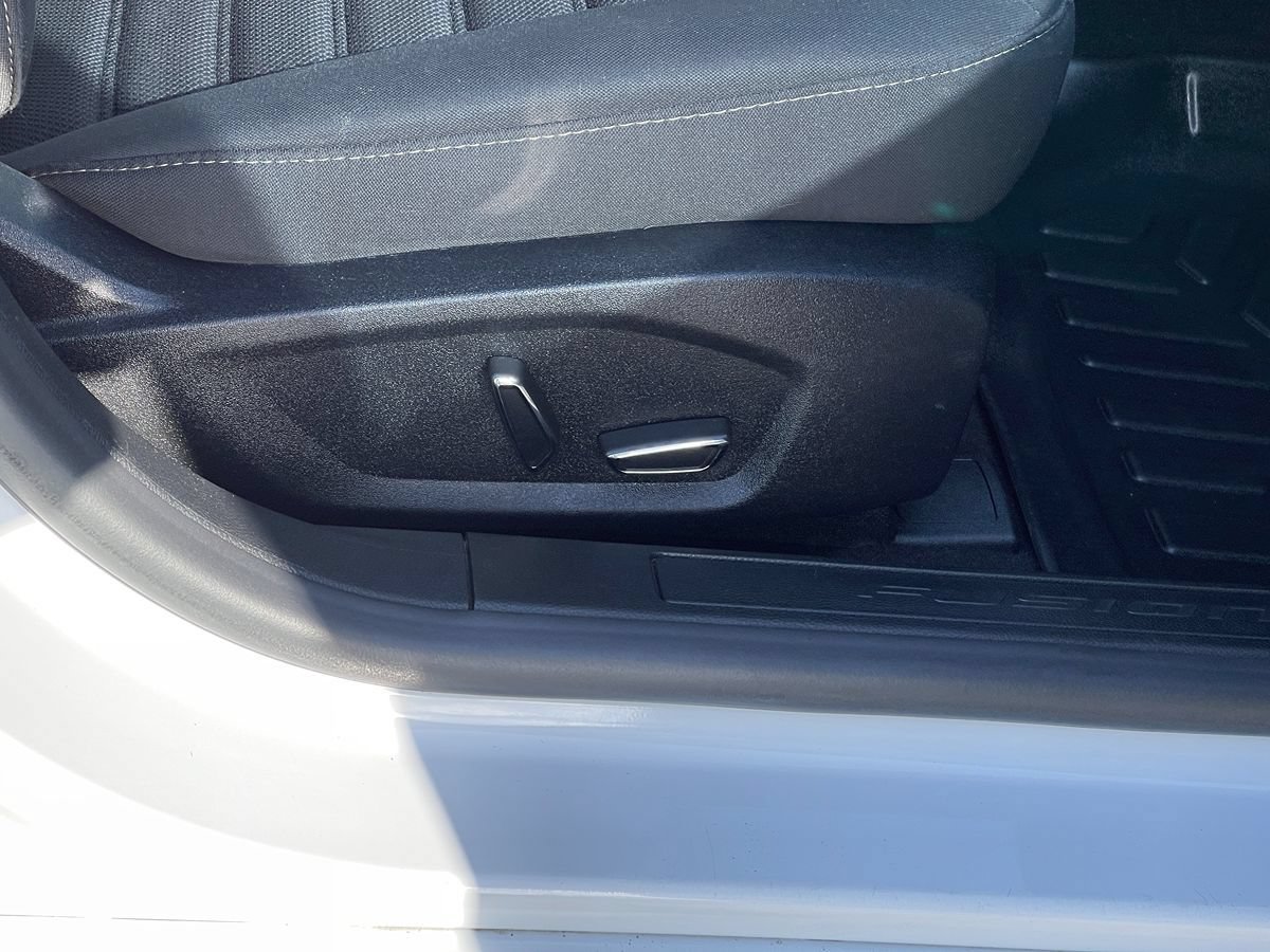 Used 2019 Ford Fusion SE FWD image 26