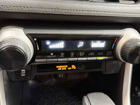 Certified 2019 Toyota RAV4 LE FWD image 20