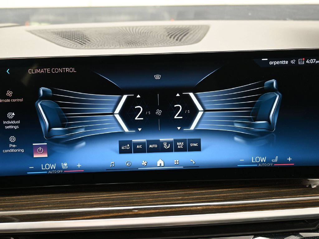 Used 2025 BMW X7 xDrive40i AWD/4WD image 20