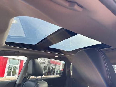 Used 2018 Nissan Murano SL w/ Moonroof Package AWD/4WD image 11
