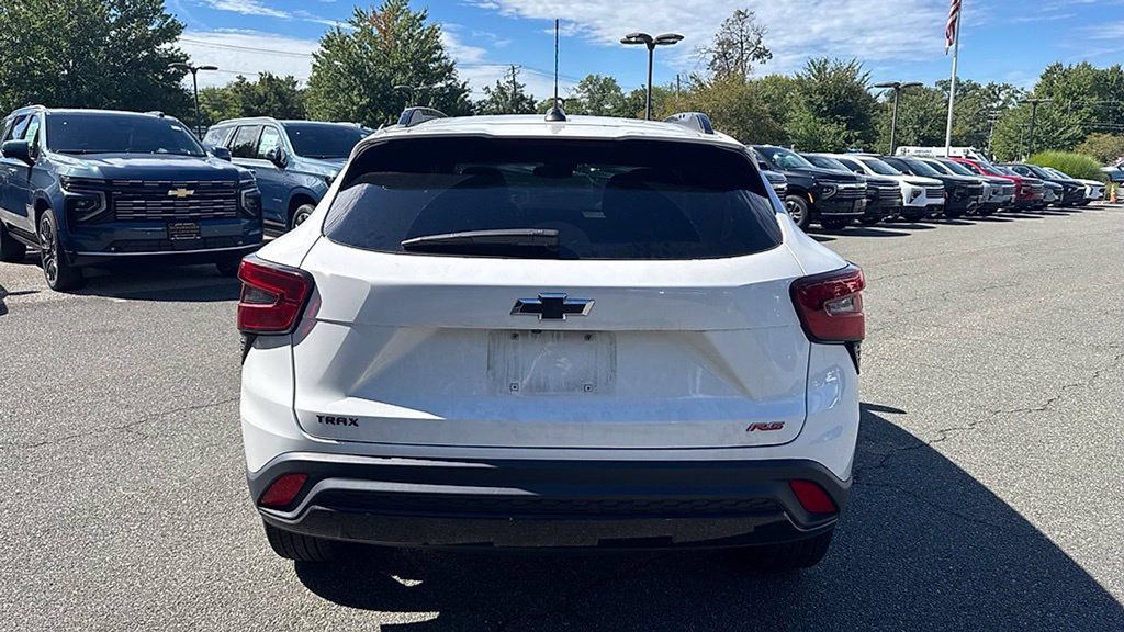 Used 2024 Chevrolet Trax RS w/ Driver Confidence Package FWD image 5