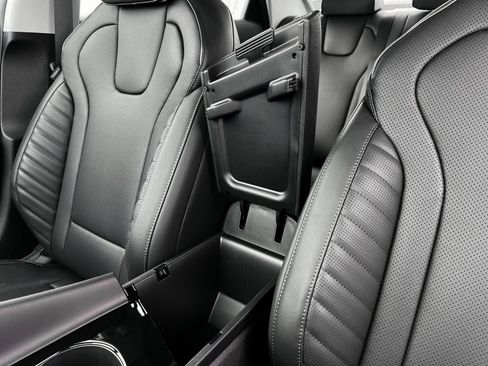 New 2025 Hyundai Elantra Limited image 18