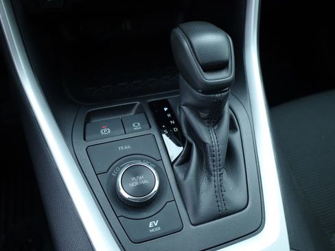 Used 2024 Toyota RAV4 LE image 8