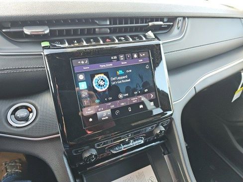 New 2025 Jeep Grand Cherokee L Laredo w/ Luxury Tech Group I image 24