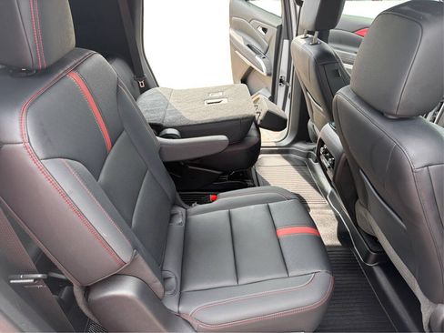 Used 2024 Chevrolet Traverse RS w/ LPO, Floor Liner Package AWD/4WD image 43