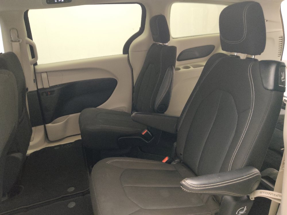 Used 2024 Chrysler Voyager LX FWD image 18