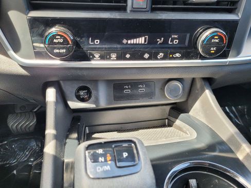 Used 2025 Nissan Rogue SV AWD/4WD image 26