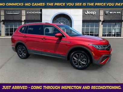 Used 2023 Volkswagen Tiguan SE w/ Panoramic Sunroof Package
