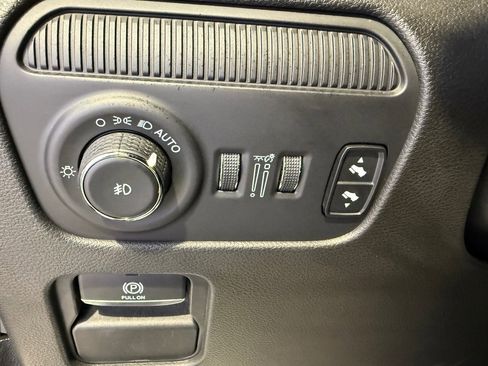 Used 2024 Jeep Wagoneer L Series II w/ Flexible Seating Group image 18